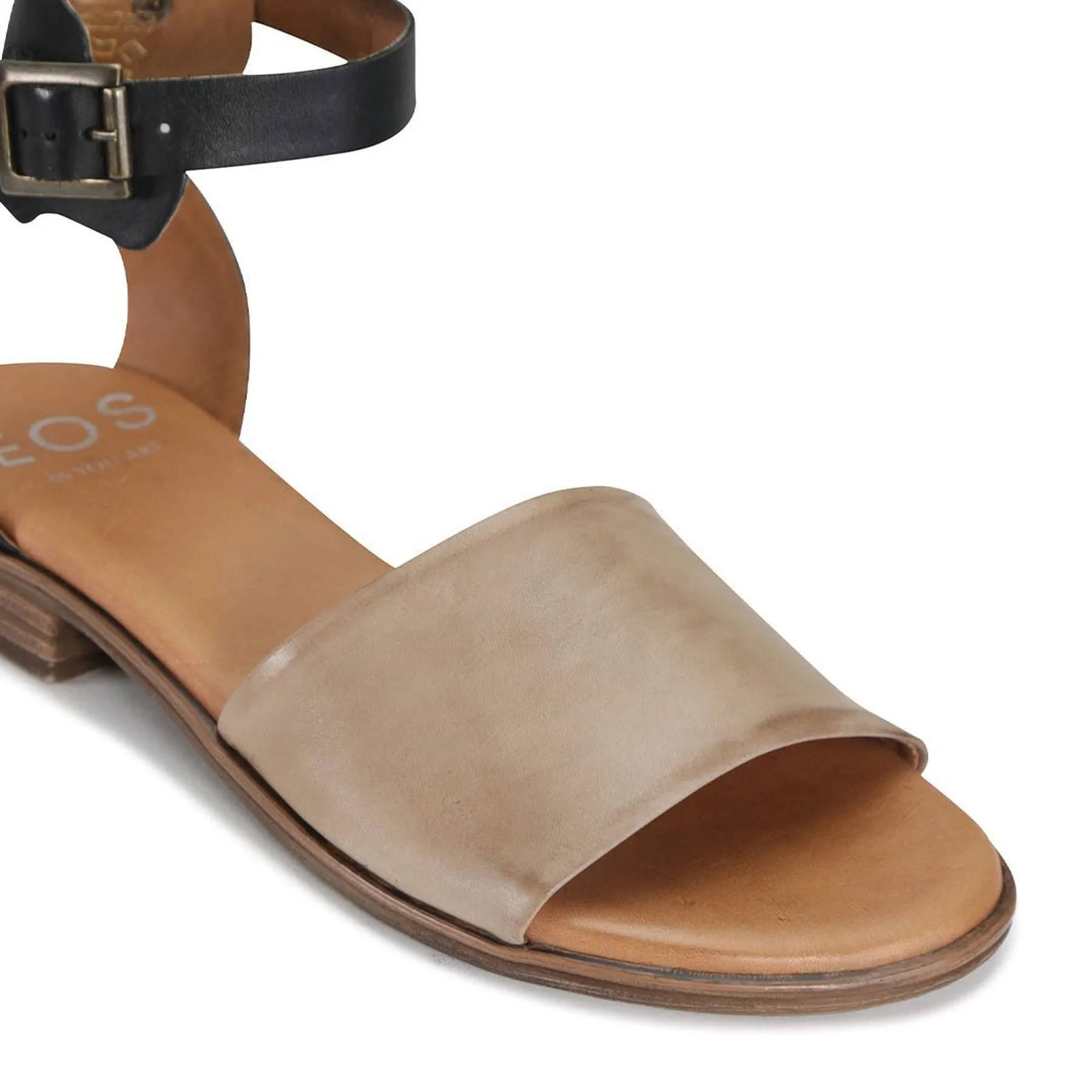 ILOS ANKLE STRAP. LEATHER SANDALS