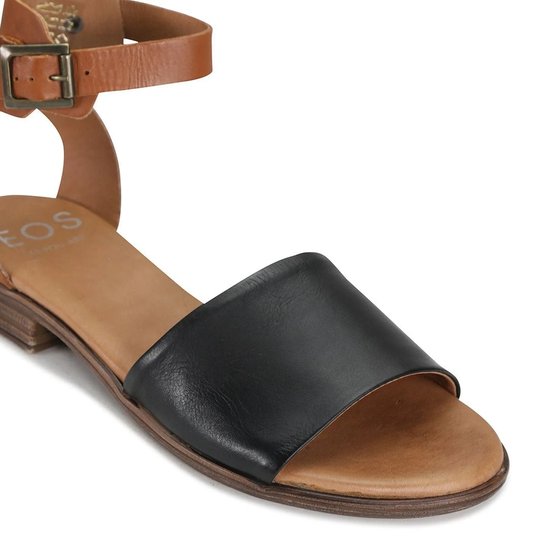 ILOS ANKLE STRAP. LEATHER SANDALS